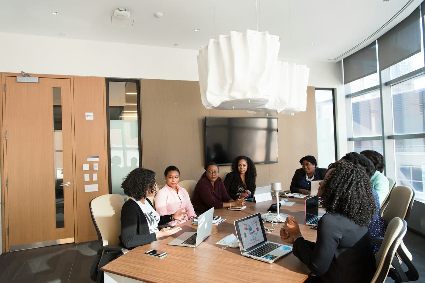 Golad consultants working with a client